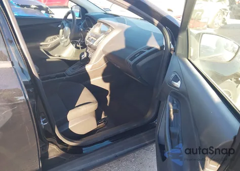 2017 Ford Focus Sel z USA, uszkodzony, nr VIN 1FADP3M2XHL277488